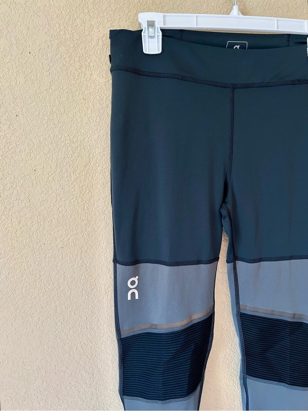 On Running Black Long Men's Tights - Swiss Engineering Size L Long Oncloud Gym - Picture 4 of 10